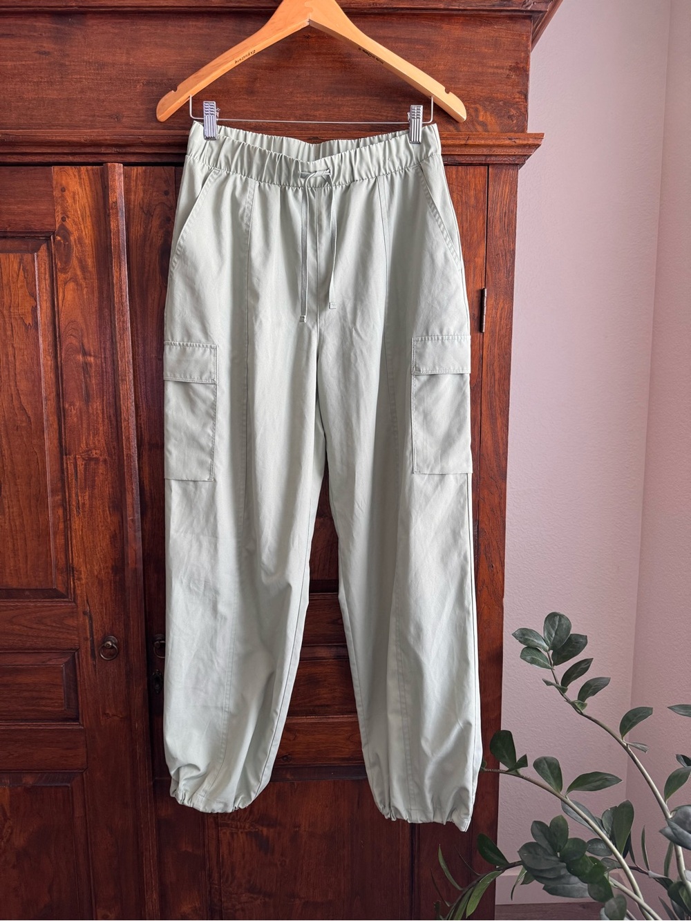 Gap Fit Runaround Parachute Pant Sage Green
